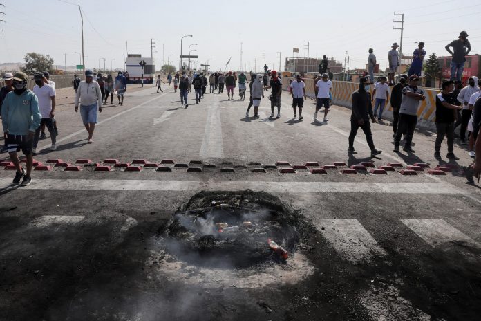 2022-04-04t234316z-381866724-rc2jgt9v49mp-rtrmadp-3-peru-protests-3-scaled