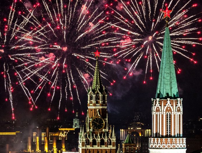 2022-05-09t195933z-1643789754-rc2v3u9bb834-rtrmadp-3-ww2-anniversary-russia-fireworks-scaled