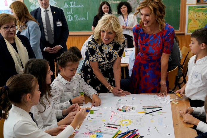 jill-biden-e-carmen-johannis-scaled