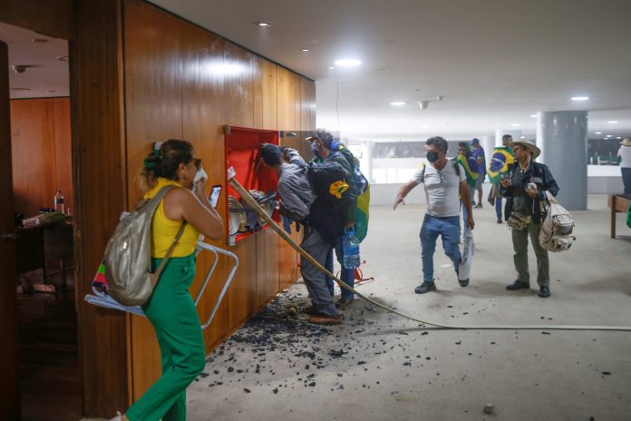 2023-01-08t235226z-1360802946-rc2imy90ldnz-rtrmadp-3-brazil-politics-violence-scaled