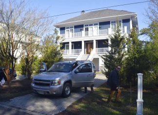 FBI faz buscas em casa de praia de Biden e encontra documentos classificados