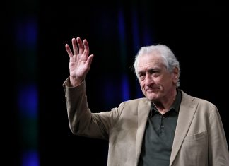 É #FAKE vídeo de Robert De Niro queimando bandeira dos EUA; cena foi criada com a IA do Google