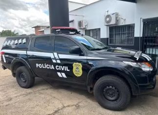 Padrasto é indiciado por estupro de vulnerável após espionar enteada durante o banho, diz polícia